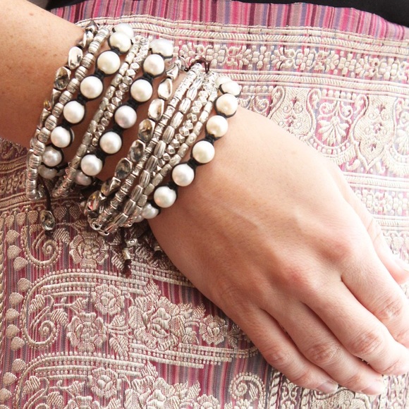 NATURAL PEARL SLIP KNOT BRACELET - Picture 3 of 3